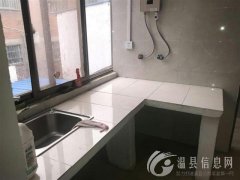 出租：盛宏城后门二楼出租三室一厅！水电齐全拎包入住！随时看房