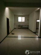 胖发祥对面300米一楼房屋160平方整体出租，内含有两个卧室