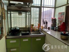 金太极附近房屋出售，三室两厅两卫，面积是130多平方，有房产