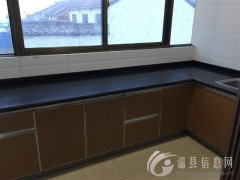 前东南王村实验二中北有三室两厅一厨两卫，家具家电齐全，拎包入