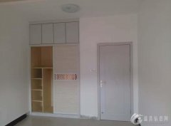 出租:  三室两厅一厨一卫，精装修，厨房、卫生间、热水器、衣